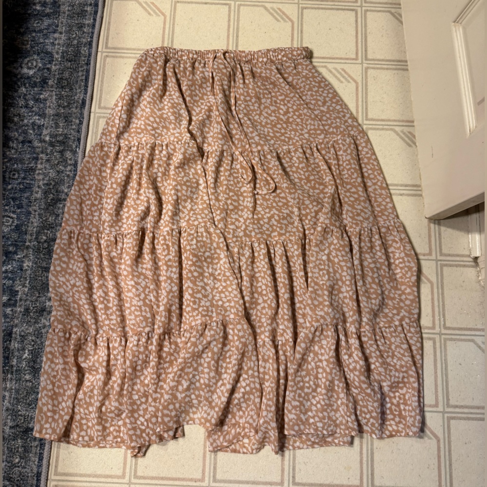 Elegant Tan Skirt with White Pattern